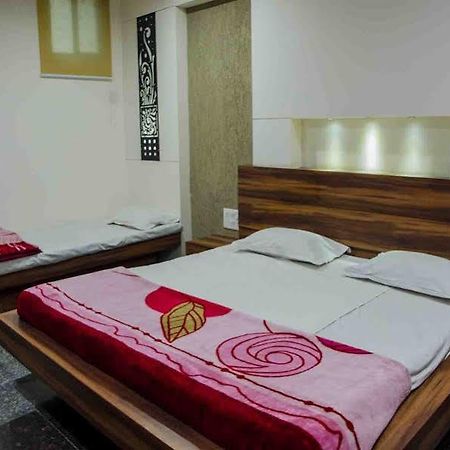Hotel Kanha Indore Exteriör bild